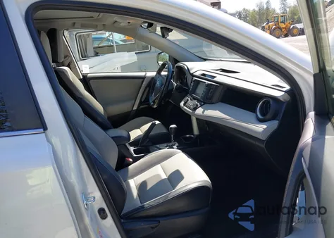 2017 Toyota Rav4 Hybrid Limited z USA, uszkodzony, nr VIN JTMDJREV5HD088751